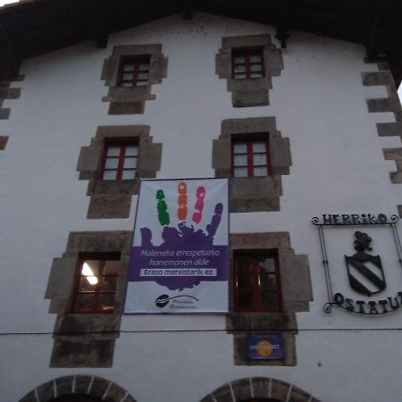 Herriko Ostatua Zubieta Buitenkant foto